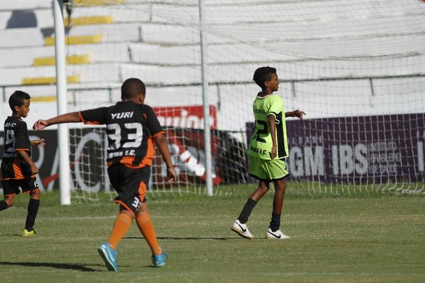 Atletas do Ronas FC realizaram sonho de conhecer os dolos no Arruda