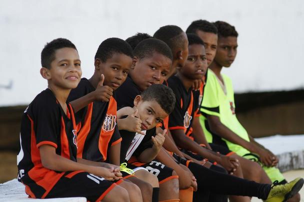 Atletas do Ronas FC realizaram sonho de conhecer os dolos no Arruda