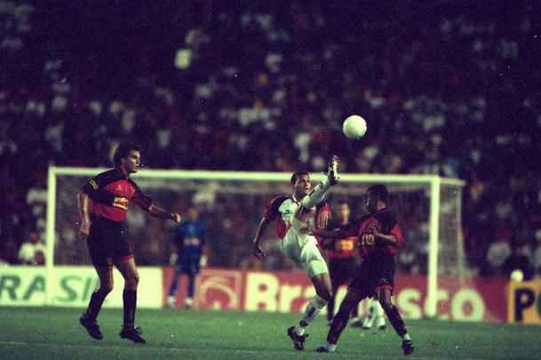 A edio de 2000 foi a nica que o Rubro-negro saiu atrs e venceu no mata-mata. Nas quartas, perdeu do Treze-PB por 2 a 0. Na volta na Ilha, marcou 3 a 0 e se classificou. Bateu o Poes-BA (1 a 1 e 2 a 0) em seguida e, na final, triunfou diante do Vitria. Foram dois empates em 2 a 2, mas teve a melhor campanha.