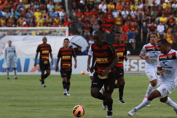 Em 2013, o Leo foi o nico time a sair invicto da primeira fase. Primeiro do grupo B, enfrentaria o Campinense, segundo do grupo D. Mas o favoritismo no entrou em campo. No Amigo, 0 a 0, e na Ilha, 2 a 2. O time paraibano se classificou pelos gols marcados fora de casa.