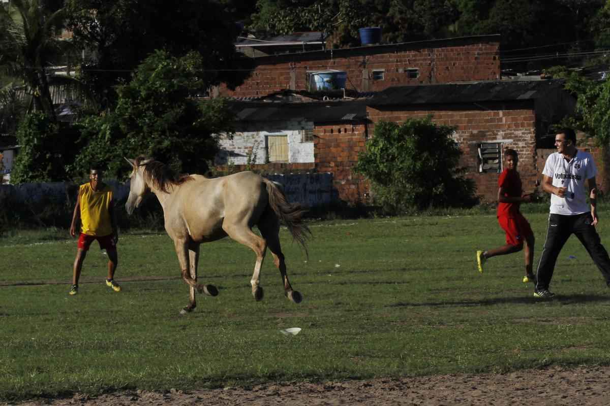 A estrutura do centro de treinamento da base do Santa Cruz. CT precrio est localizado no bairro de Dois Unidos, no Recife