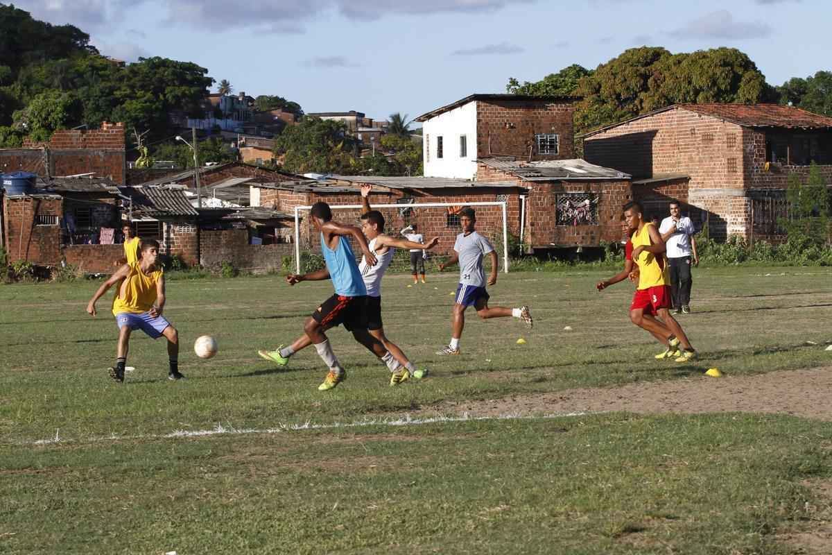 A estrutura do centro de treinamento da base do Santa Cruz. CT precrio est localizado no bairro de Dois Unidos, no Recife