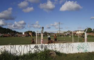 A estrutura do centro de treinamento da base do Santa Cruz. CT precário está localizado no bairro de Dois Unidos, no Recife
