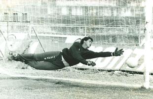 Em 1991, foi a vez do Alvirrubro ficar de fora da Copa. O Sport estreou com vitria sobre o Gama (1 a 0 e 3 a 1), mas foi eliminado logo em seguida pelo Vitria (2 a 1 e 0 a 0). O goleiro Gilberto era destaque na poca.