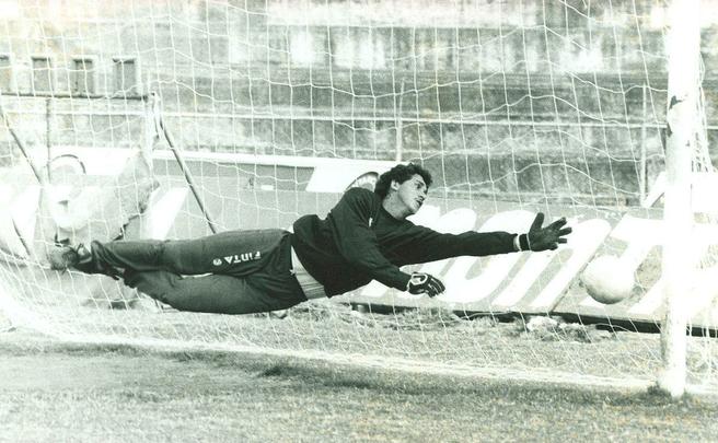 Em 1991, foi a vez do Alvirrubro ficar de fora da Copa. O Sport estreou com vitria sobre o Gama (1 a 0 e 3 a 1), mas foi eliminado logo em seguida pelo Vitria (2 a 1 e 0 a 0). O goleiro Gilberto era destaque na poca.
