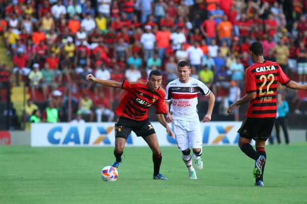 Sport e Santa Cruz fizeram um clássico bastante disputado na Ilha do Retiro