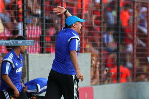 Sport e Santa Cruz fizeram um clássico bastante disputado na Ilha do Retiro