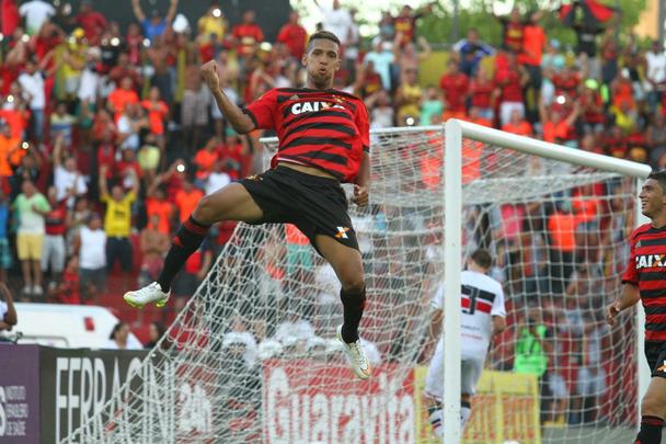 Sport e Santa Cruz fizeram um clássico bastante disputado na Ilha do Retiro
