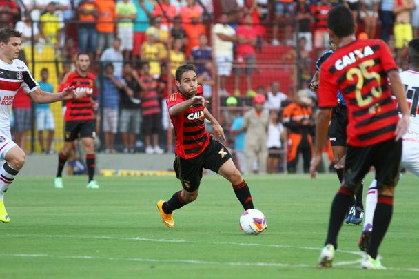 Sport e Santa Cruz fizeram um clássico bastante disputado na Ilha do Retiro