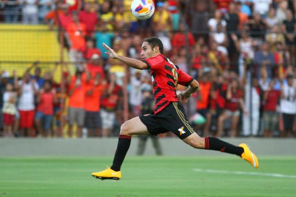 Sport e Santa Cruz fizeram um clássico bastante disputado na Ilha do Retiro