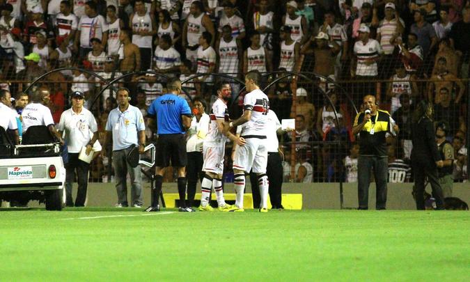 Sport e Santa Cruz fizeram um clássico bastante disputado na Ilha do Retiro