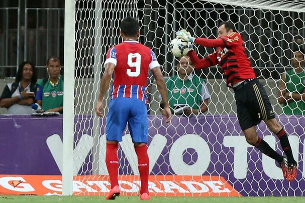 Sua última partida ante o Rubro-negro já foi pelo atual clube, o Bahia. Em 24 de setembro de 2014, pela 24ª rodada da Série A, o Tricolor de Aço venceu o Leão por 1 a 0. Kieza não marcou gol e levou o cartão amarelo aos 17 da primeira etapa.