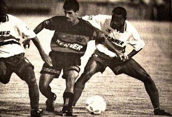 Em 1997, os dois se encontraram novamente nas semifinais do Nordesto. Em 26 de maro, Bahia e Sport empataram em 0 a 0 no antigo estdio da Fonte Nova, em Salvador.