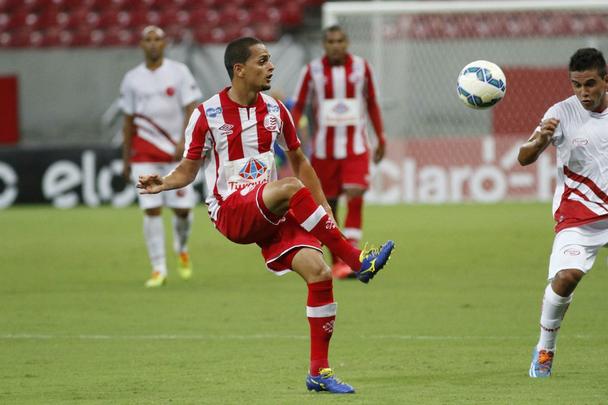 Veja as imagens com os lances do confronto na Arena Pernambuco, pela Copa do Brasil