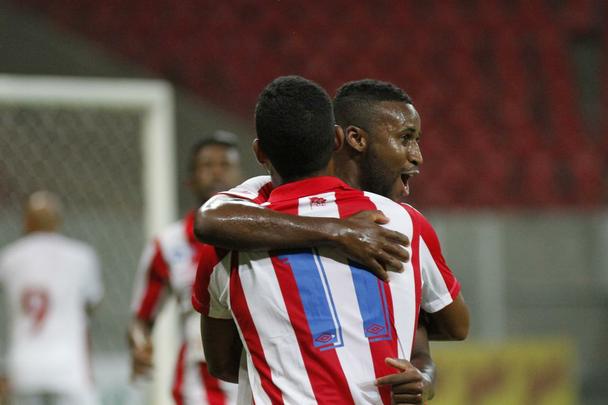 Veja as imagens com os lances do confronto na Arena Pernambuco, pela Copa do Brasil