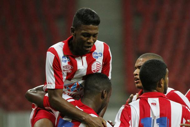 Veja as imagens com os lances do confronto na Arena Pernambuco, pela Copa do Brasil