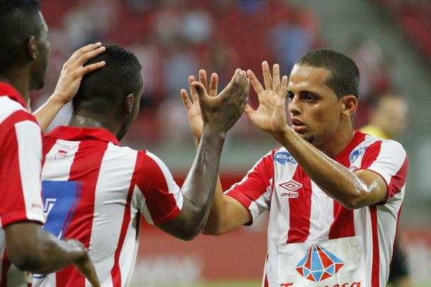 Veja as imagens com os lances do confronto na Arena Pernambuco, pela Copa do Brasil