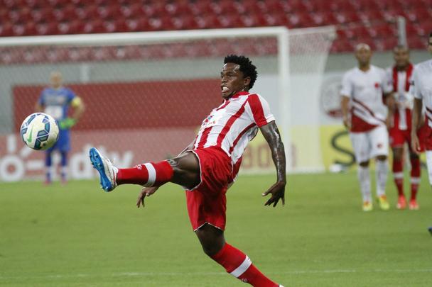Veja as imagens com os lances do confronto na Arena Pernambuco, pela Copa do Brasil