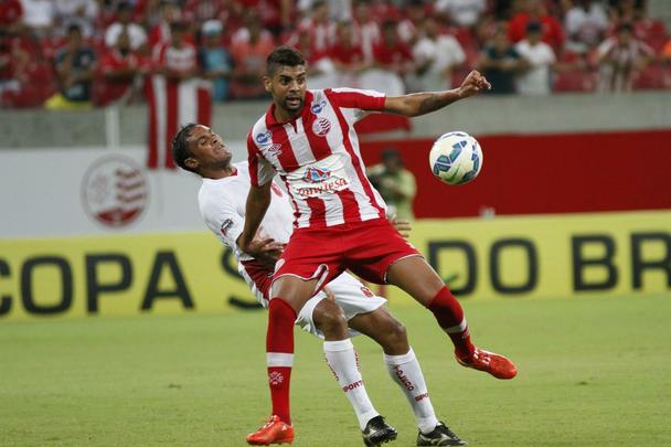 Veja as imagens com os lances do confronto na Arena Pernambuco, pela Copa do Brasil