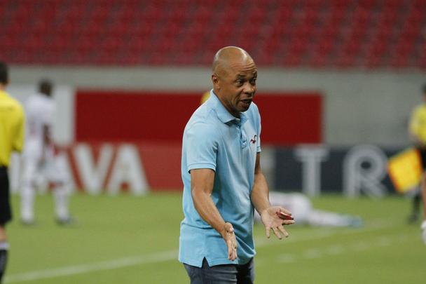 Veja as imagens com os lances do confronto na Arena Pernambuco, pela Copa do Brasil