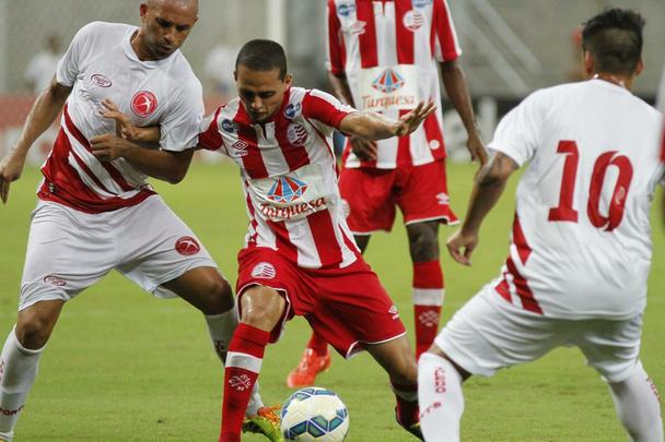 Veja as imagens com os lances do confronto na Arena Pernambuco, pela Copa do Brasil