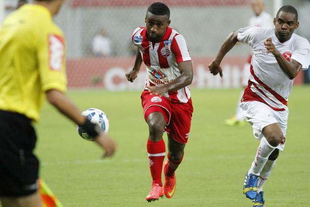 Veja as imagens com os lances do confronto na Arena Pernambuco, pela Copa do Brasil