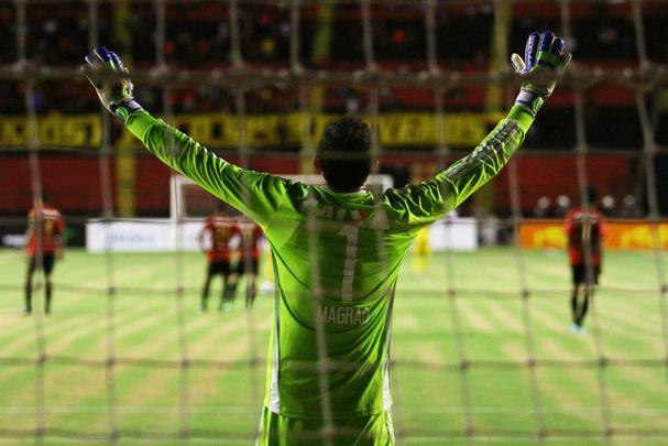 Magro costuma rezar antes do incio de todos os jogos do Sport