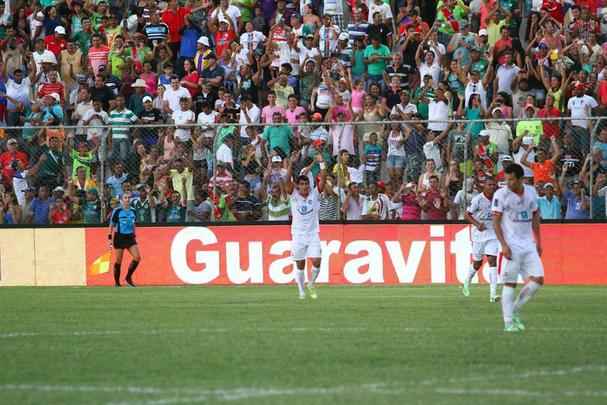 Vitria sertaneja maiscula, que d a vantagem ao Carcar de jogar at por uma derrota com um gol de diferena na Arena PE