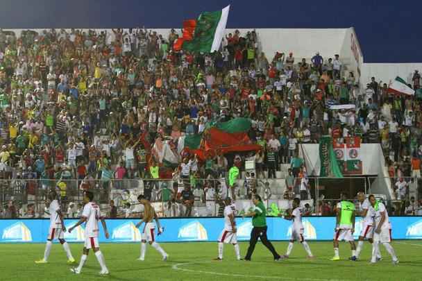 Vitria sertaneja maiscula, que d a vantagem ao Carcar de jogar at por uma derrota com um gol de diferena na Arena PE