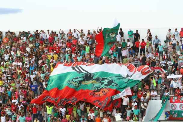 Vitria sertaneja maiscula, que d a vantagem ao Carcar de jogar at por uma derrota com um gol de diferena na Arena PE