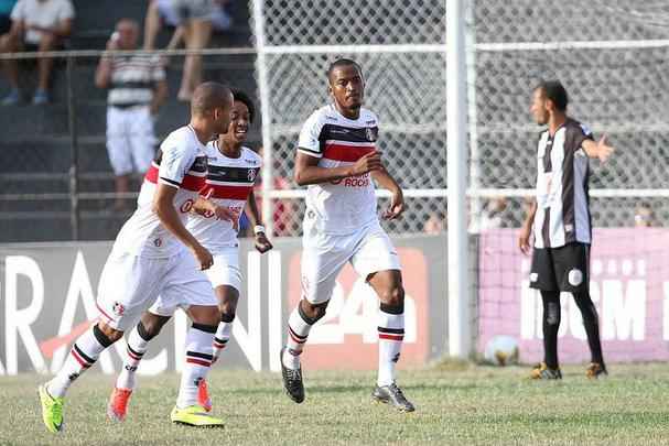 Santa Cruz vence o Central por 2 a 0 com gols de Anderson Aquino e Emerson Santos