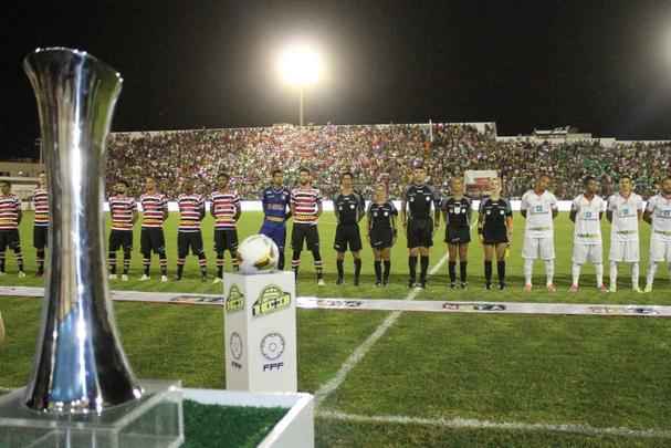 As imagens da primeira partida da decisão entre Salgueiro e Santa Cruz