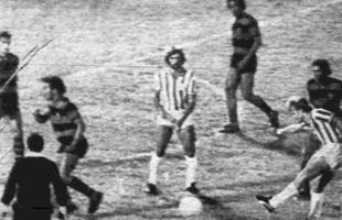 Em 1977, o Sport foi campeo pernambucano pela primeira vez no Arruda aps empatar com o Nutico em 1 a 1. Os tentos da partida foram assinalados por Mauro (Sport) e Dralton (Nutico). O pblico total do jogo foi de 39.288 torcedores