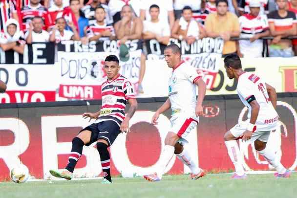 Santa Cruz e Salgueiro duelam no Arruda pela disputa do título pernambucano de 2015