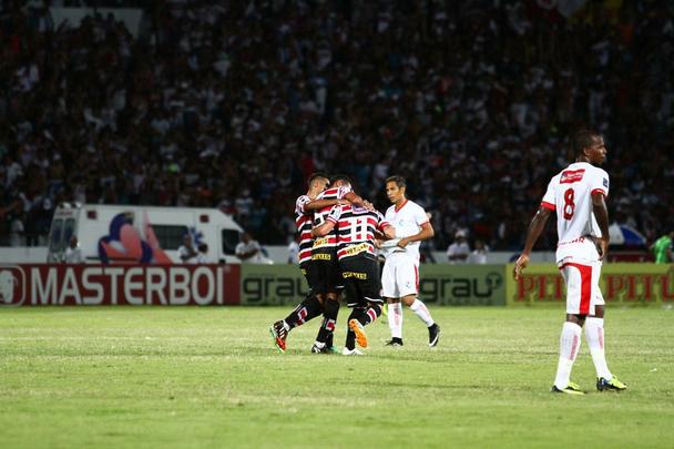 Santa Cruz e Salgueiro duelam no Arruda pela disputa do ttulo pernambucano de 2015