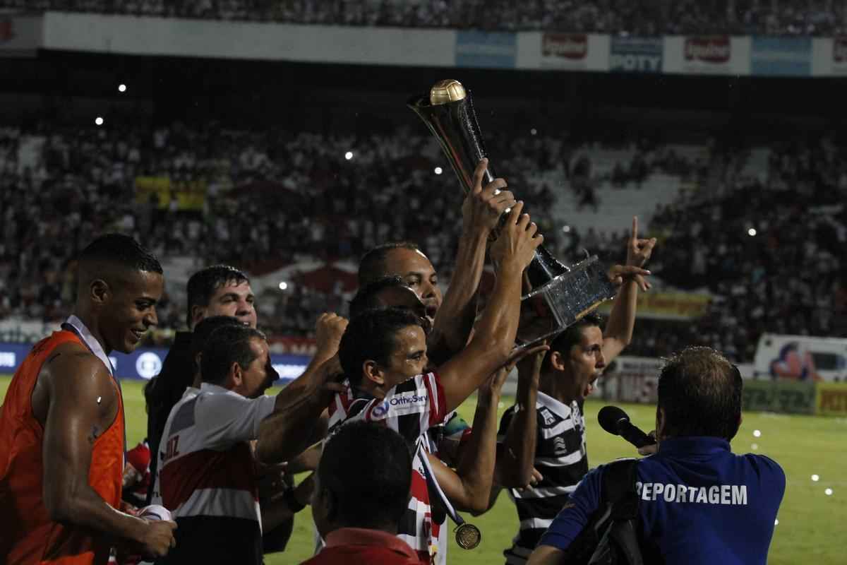 Santa Cruz festeja conquista do Campeonato Pernambucano 