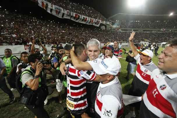 Santa Cruz festeja conquista do Campeonato Pernambucano 