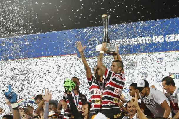 Santa Cruz festeja conquista do Campeonato Pernambucano 
