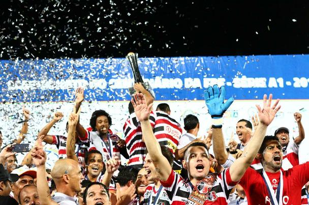 Santa Cruz festeja conquista do Campeonato Pernambucano 