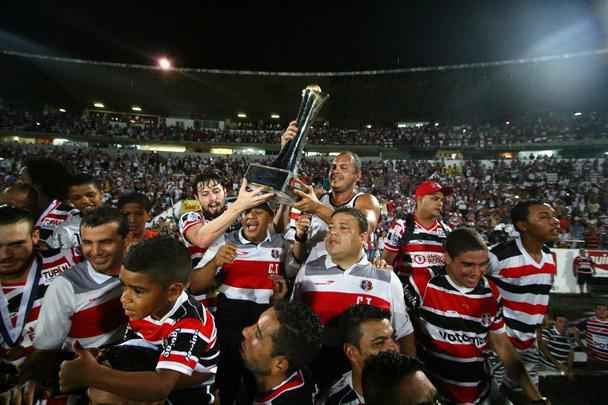 Santa Cruz festeja conquista do Campeonato Pernambucano 