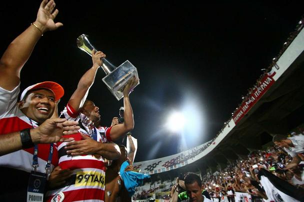 Santa Cruz festeja conquista do Campeonato Pernambucano 