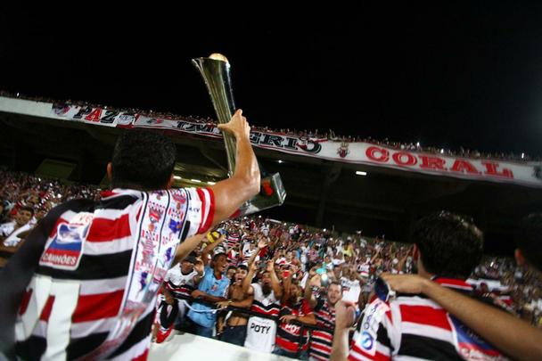 Santa Cruz festeja conquista do Campeonato Pernambucano