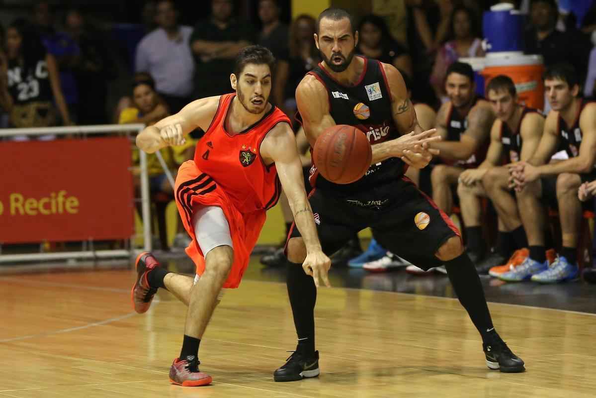 Valia o ttulo para o Caxias do Sul. Mas o Leo foi guerreiro e conseguiu uma vitria que adiou a deciso para a prxima sexta-feira (08), quarto jogo da srie. 