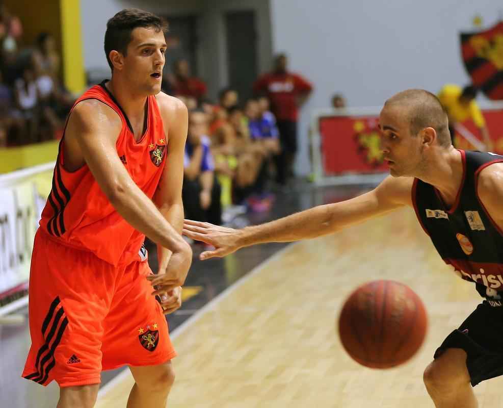 Valia o ttulo para o Caxias do Sul. Mas o Leo foi guerreiro e conseguiu uma vitria que adiou a deciso para a prxima sexta-feira (08), quarto jogo da srie. 