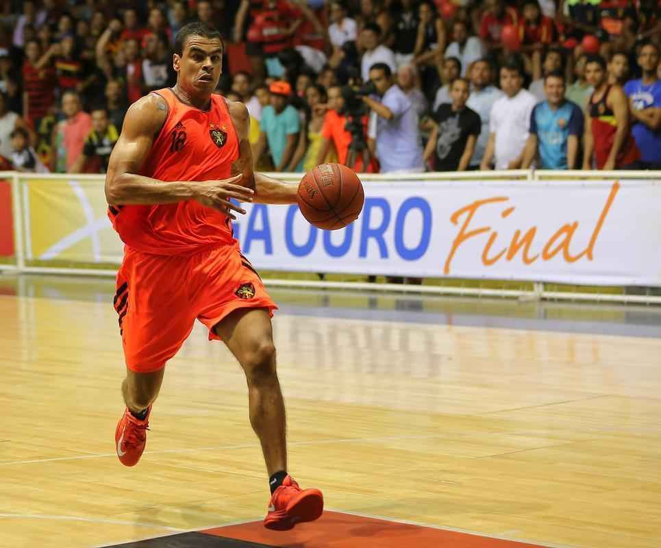 Valia o ttulo para o Caxias do Sul. Mas o Leo foi guerreiro e conseguiu uma vitria que adiou a deciso para a prxima sexta-feira (08), quarto jogo da srie. 
