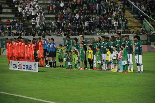Mostrando sua j conhecida (e extrema) carncia ofensiva, o Sport teve uma atuao muito abaixo da crtica tambm na criao de jogadas e pouco conseguiu fazer para evitar a derrota. O jogo de volta  na prxima quarta-feira (13), na Ilha do Retiro.