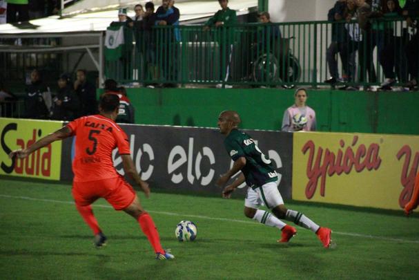 Mostrando sua j conhecida (e extrema) carncia ofensiva, o Sport teve uma atuao muito abaixo da crtica tambm na criao de jogadas e pouco conseguiu fazer para evitar a derrota. O jogo de volta  na prxima quarta-feira (13), na Ilha do Retiro.