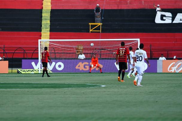 Dominando o jogo desde o início, o Leão não teve dificuldades para vencer o Figueirense por 4 a 1