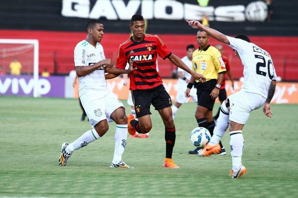 Dominando o jogo desde o início, o Leão não teve dificuldades para vencer o Figueirense por 4 a 1