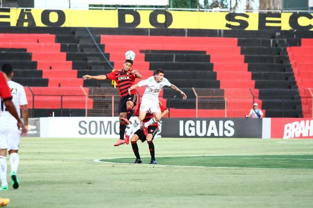 Dominando o jogo desde o início, o Leão não teve dificuldades para vencer o Figueirense por 4 a 1